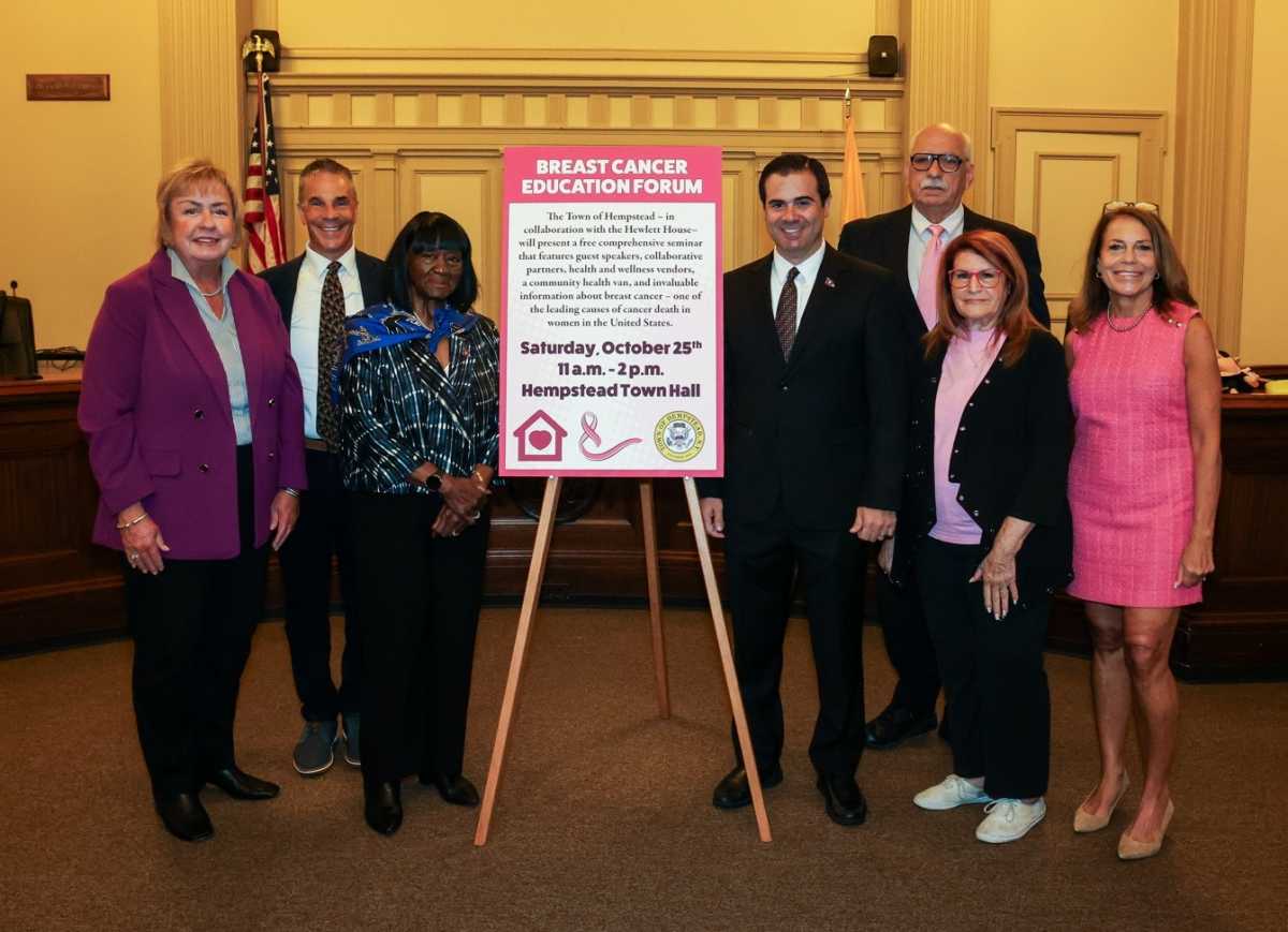 Organizan foro de educación sobre el cáncer de mama en Hemptead