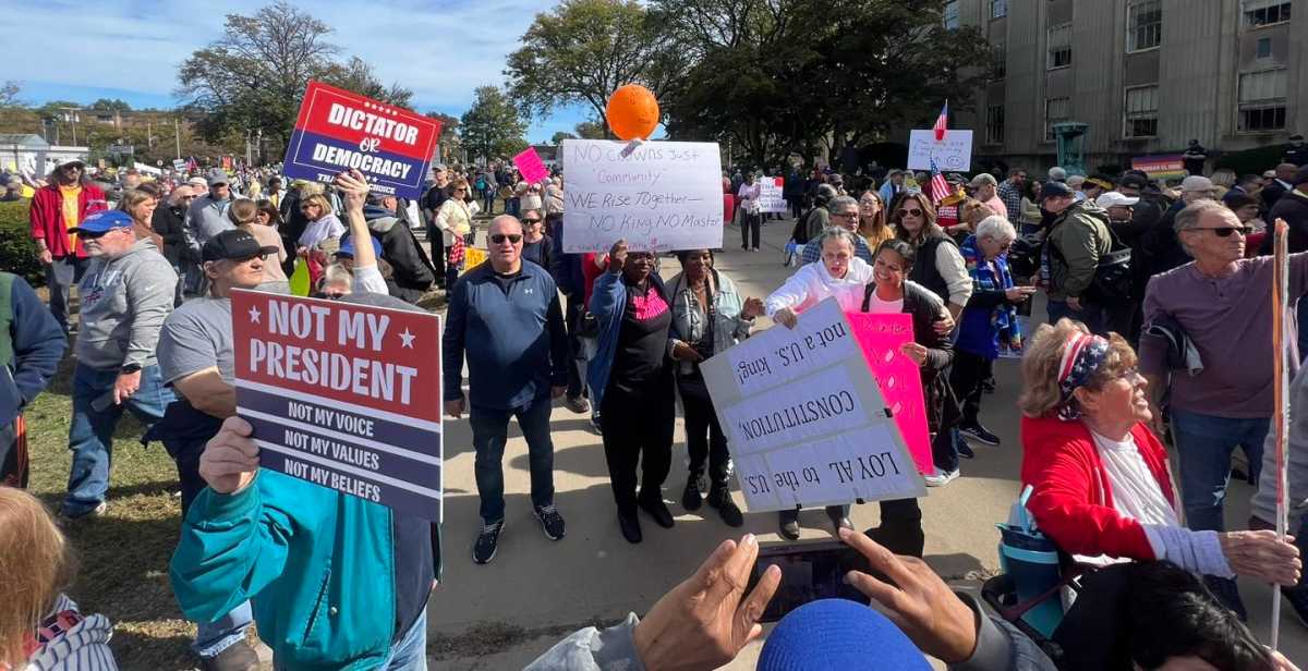 Protesta "No Kings", masivo repudio a Trump desde Mineola hasta los Hamptons