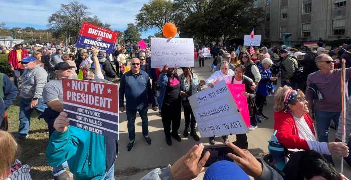 Protesta "No Kings", masivo repudio a Trump desde Mineola hasta los Hamptons