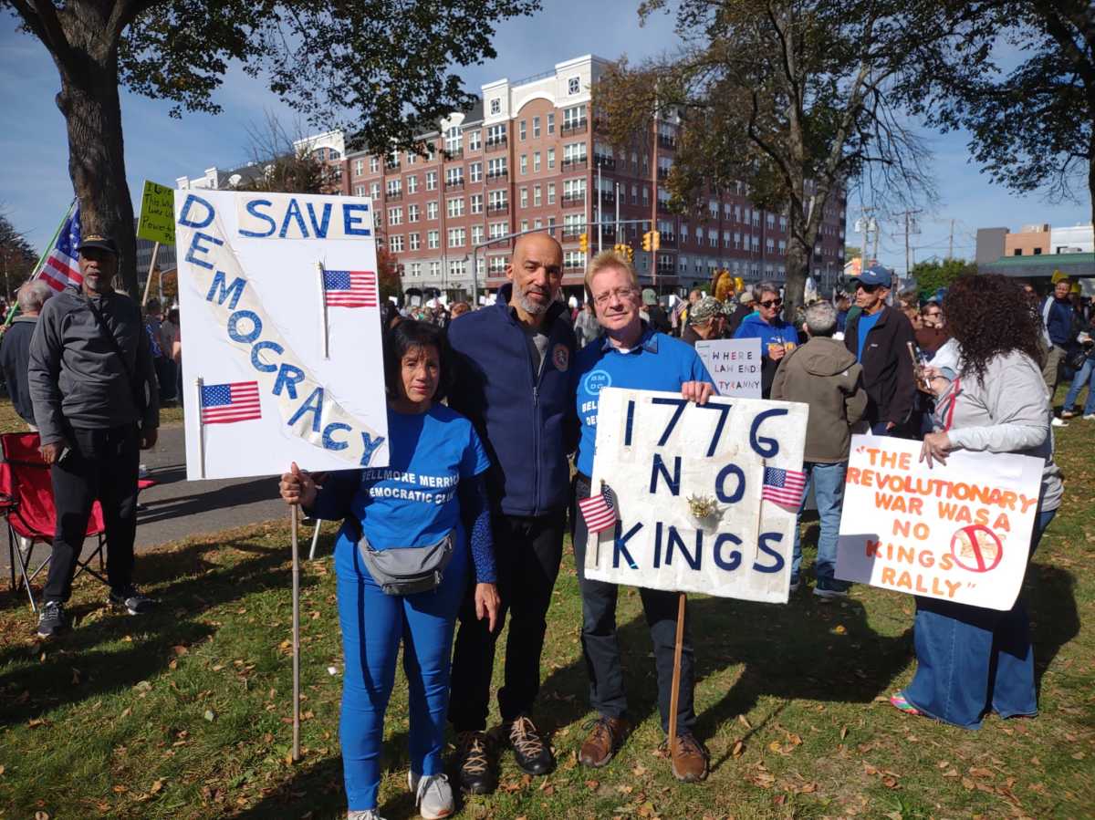 Protesta "No Kings", masivo repudio a Trump desde Mineola hasta los Hamptons
