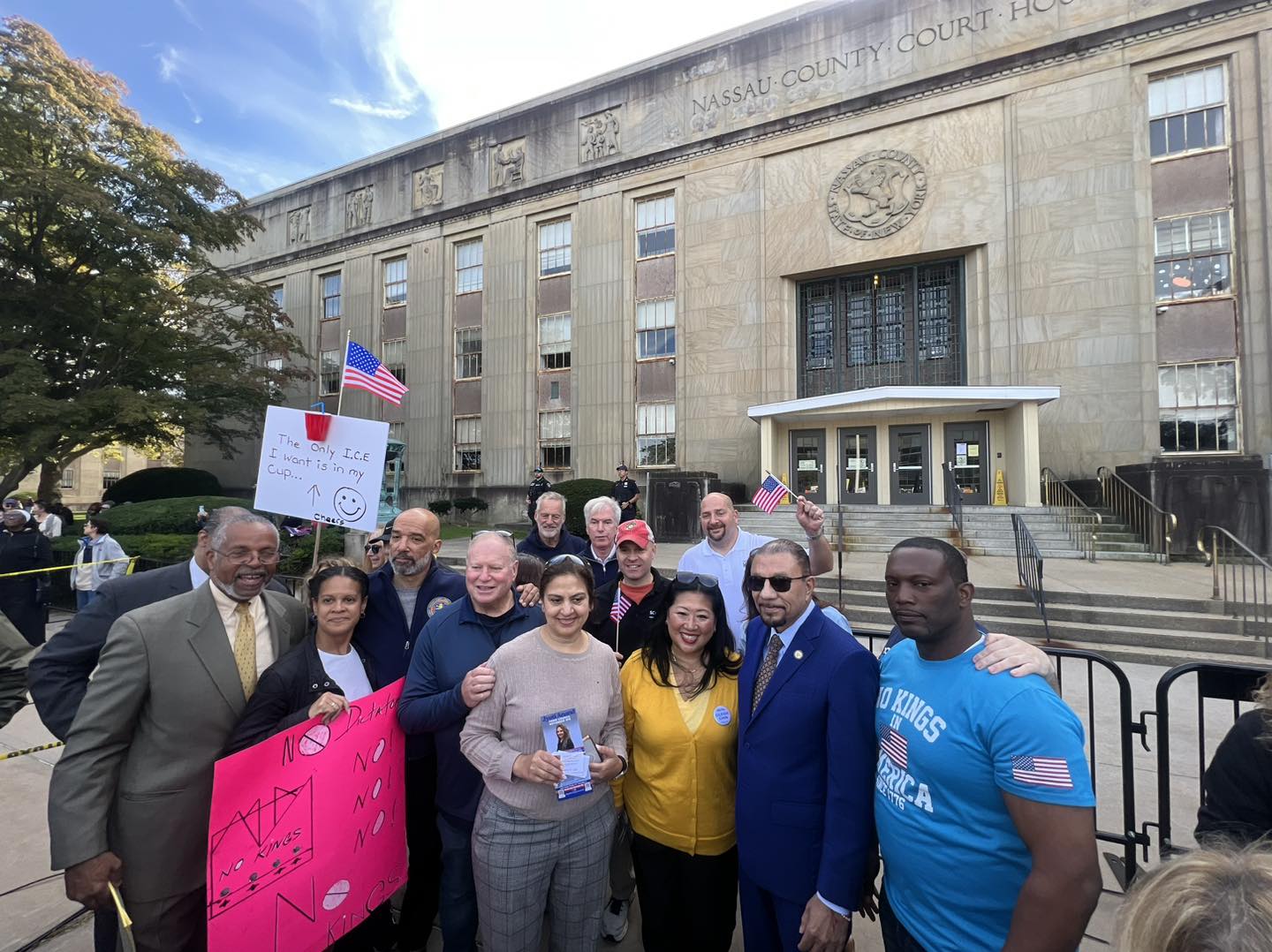 Protesta "No Kings", masivo repudio a Trump desde Mineola hasta los Hamptons