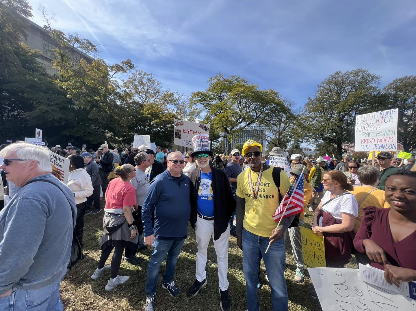 Protesta "No Kings", masivo repudio a Trump desde Mineola hasta los Hamptons