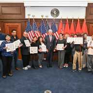 Condado de Nassau, en Long Island, da la bienvenida a nuevos ciudadanos americanos en ceremonia especial