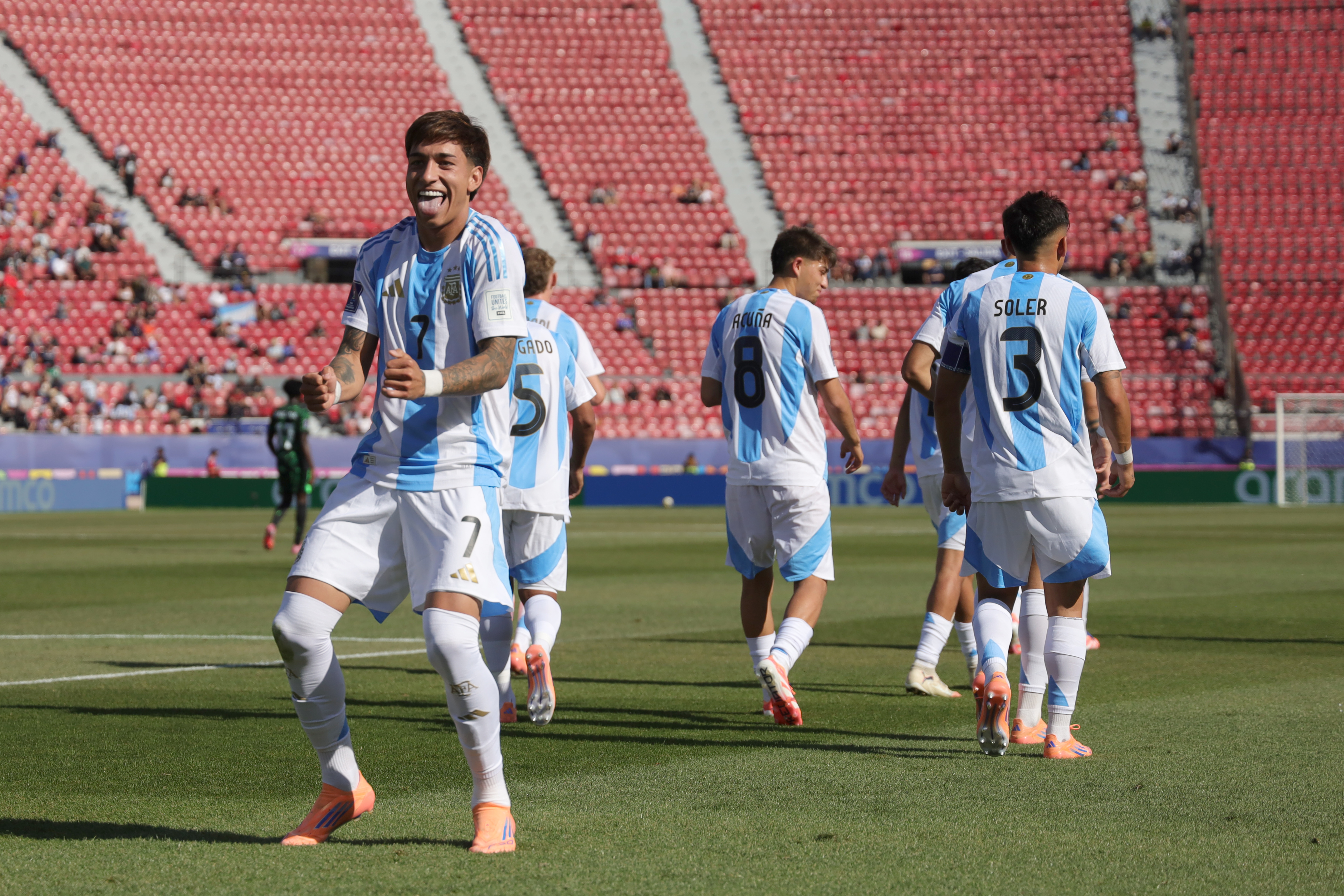 Argentina aplasta 4-0 a Nigeria y enfrentará a México en 4tos. de final
