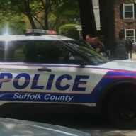 Hispano arrestado por conducir con 80 suspensiones de licencia en Suffolk