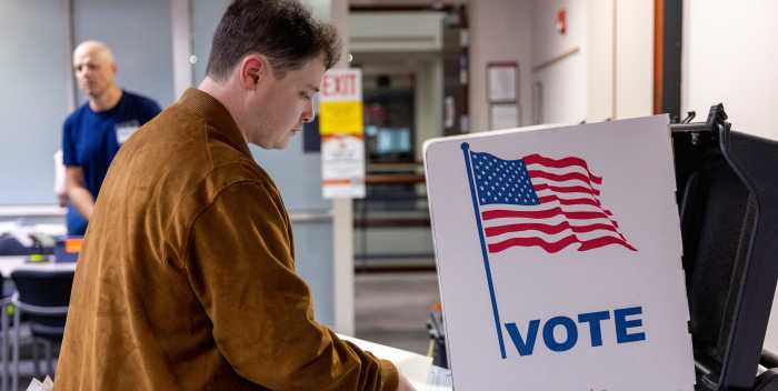 Doroski lidera a Stark en posible sorpresa y pérdida de la supermayoría republicana en la Legislatura de Suffolk