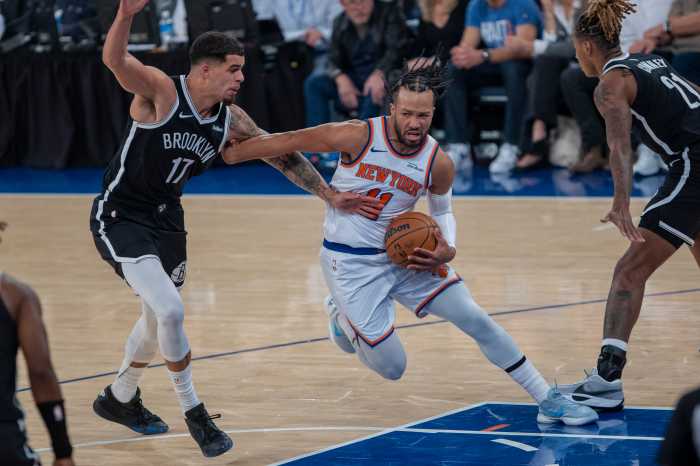 New York Knicks arrollan a Brooklyn Nets en clásico de la "Gran Manzana"