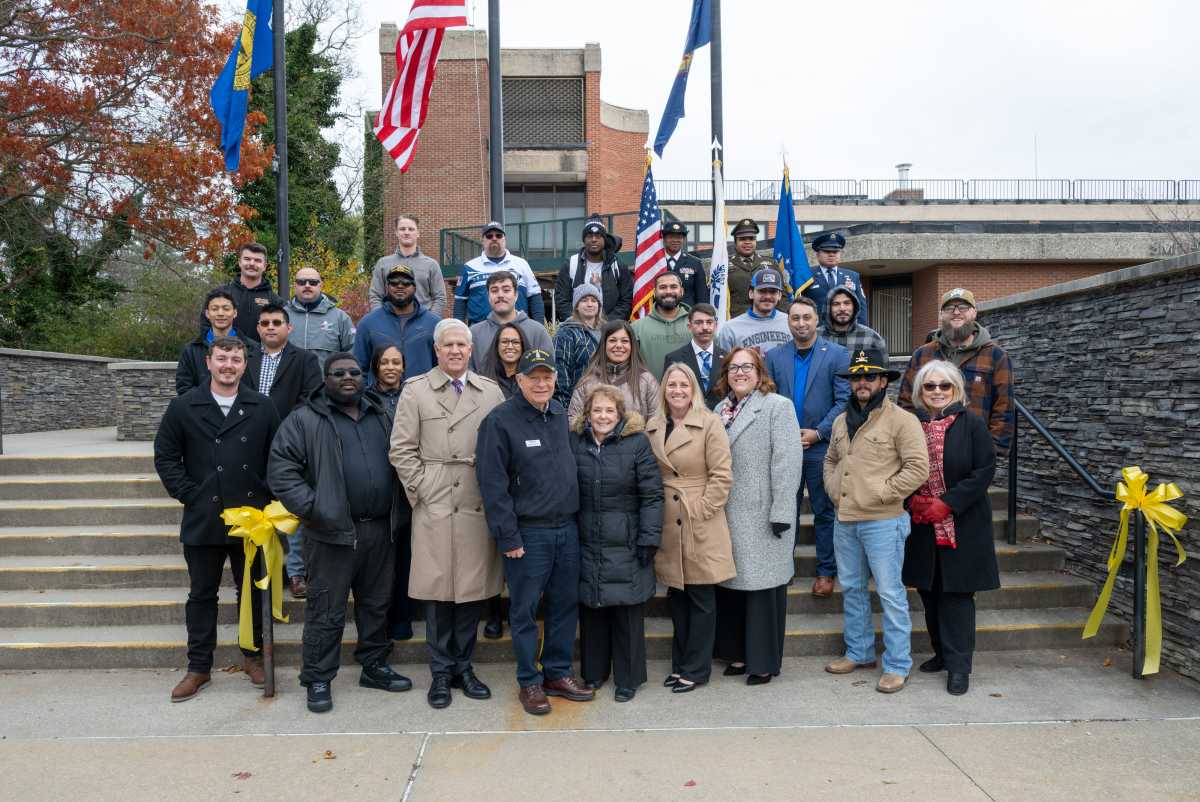 Suffolk County Community College rindió homenaje a los veteranos militares