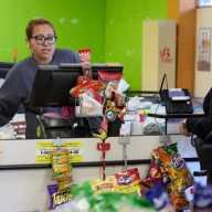 Legal Aid Society condena la propuesta de carga pública de Trump que pondría en riesgo a millones de familias inmigrantes