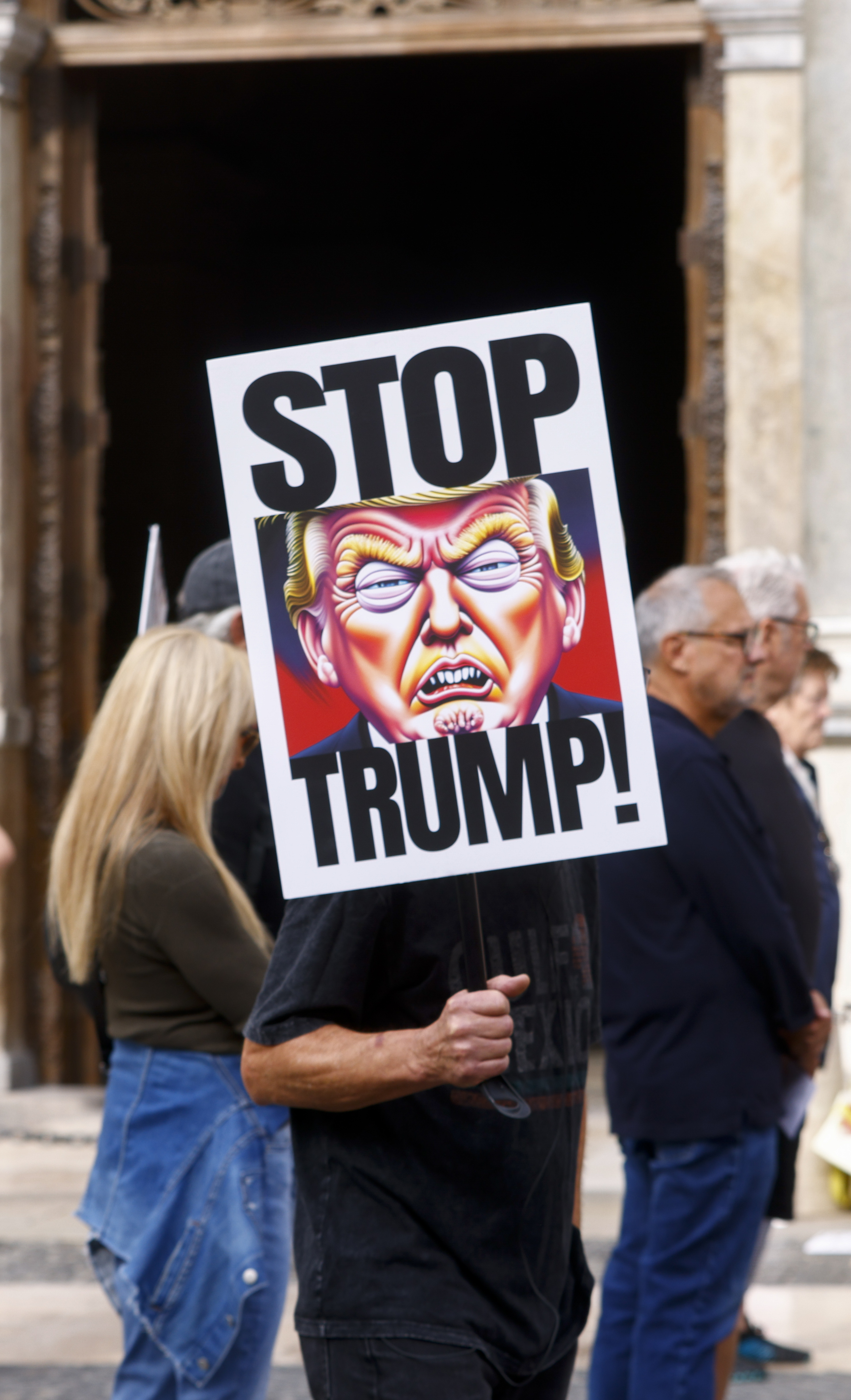 El 64 % de los hispanos en EEUU desaprueba a Trump y el 41 % teme un arresto migratorio