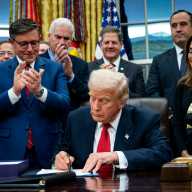 Gobierno de EEUU reabre 43 días después y pone fin al cierre federal más largo de su historia