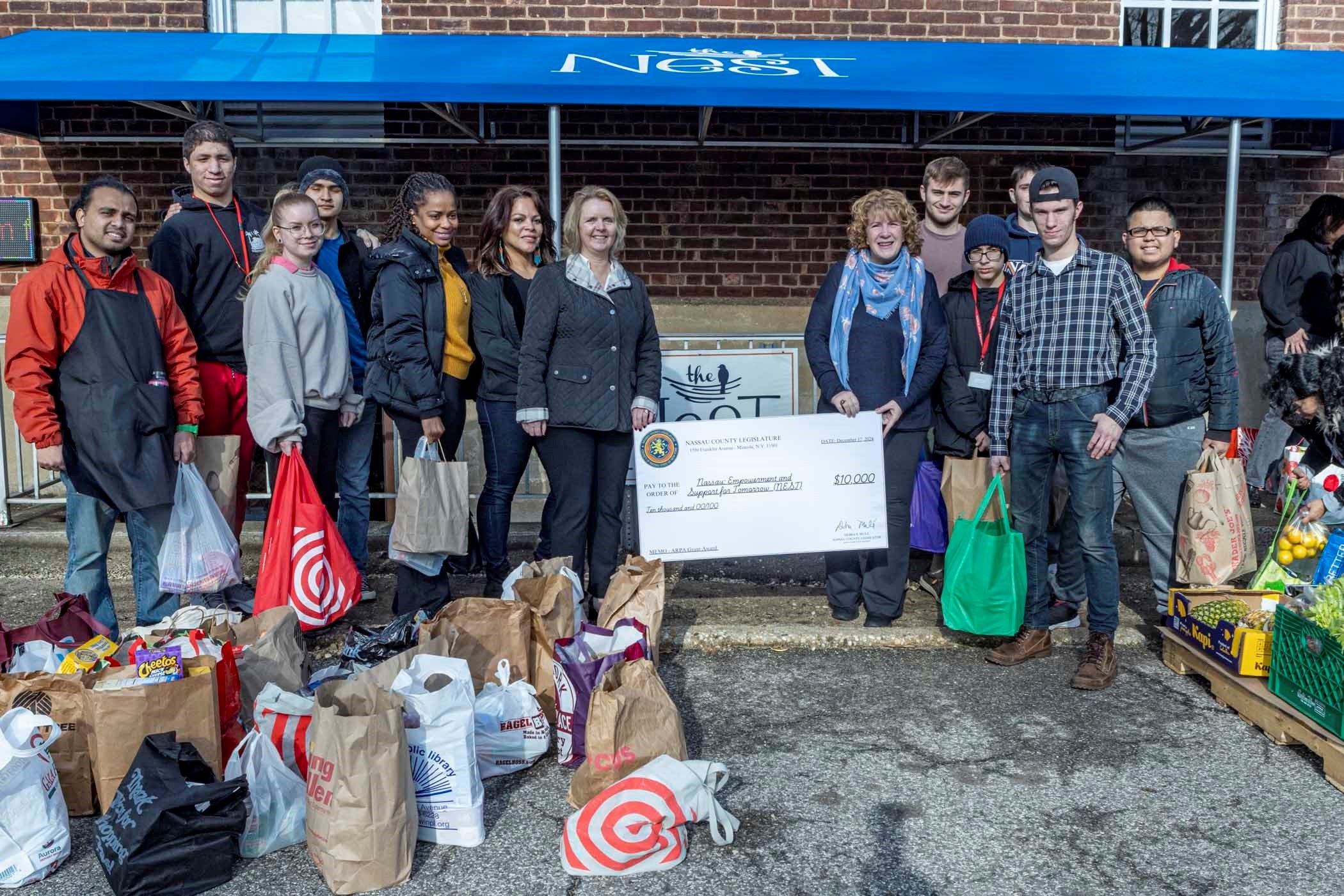 Bibliotecas de Freeport, Baldwin y Oceanside organizan colecta navideña de alimentos