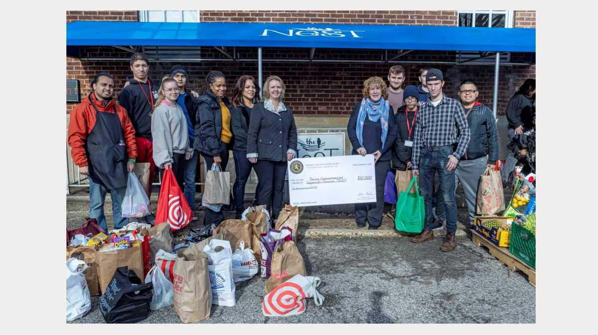 Bibliotecas de Freeport, Baldwin y Oceanside organizan colecta navideña de alimentos