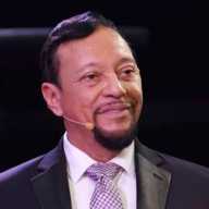 Carlos Luis Vargas, pastor general de Freeport Bible Center