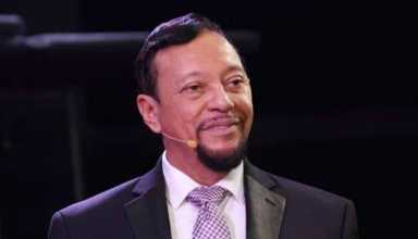 Carlos Luis Vargas, pastor general de Freeport Bible Center