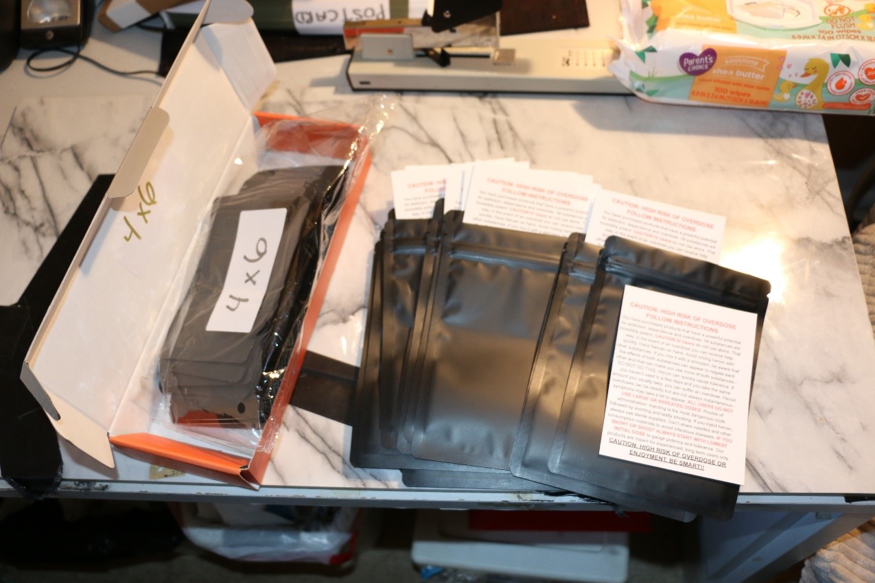 Mujer se declara culpable de narcotráfico en la dark web conocida como 'Mama Knows Brown'