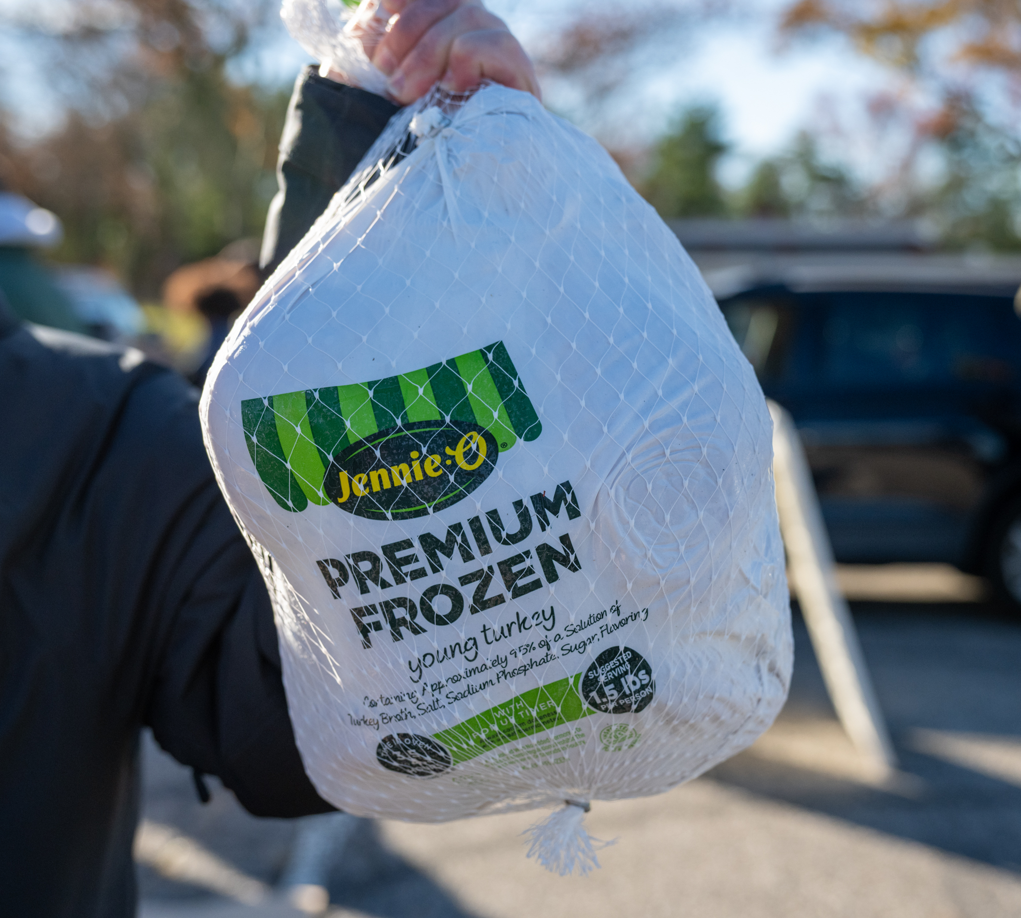 Islip Food for Hope establece récord repartiendo pavos y “cajas de amor” para Acción de Gracias