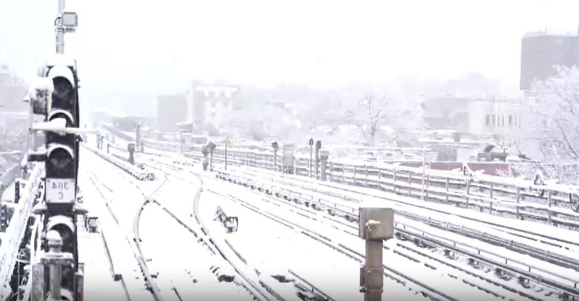La primera tormenta de nieve de la temporada supera las previsiones en Long Island