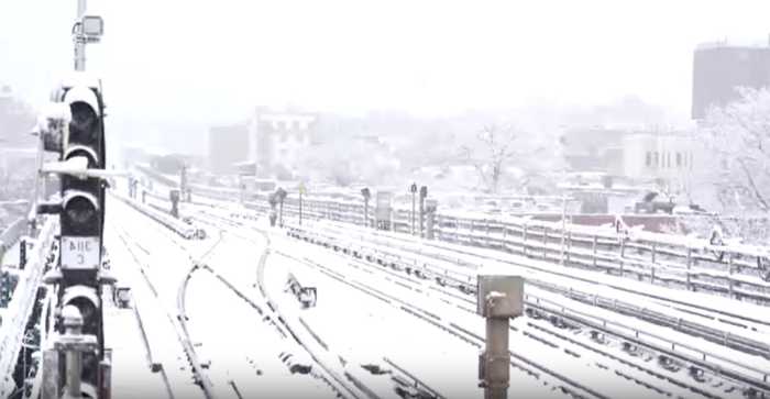 La primera tormenta de nieve de la temporada supera las previsiones en Long Island
