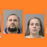 La policía entrega a 4 inmigrantes al ICE tras arrestos por robos en Nassau