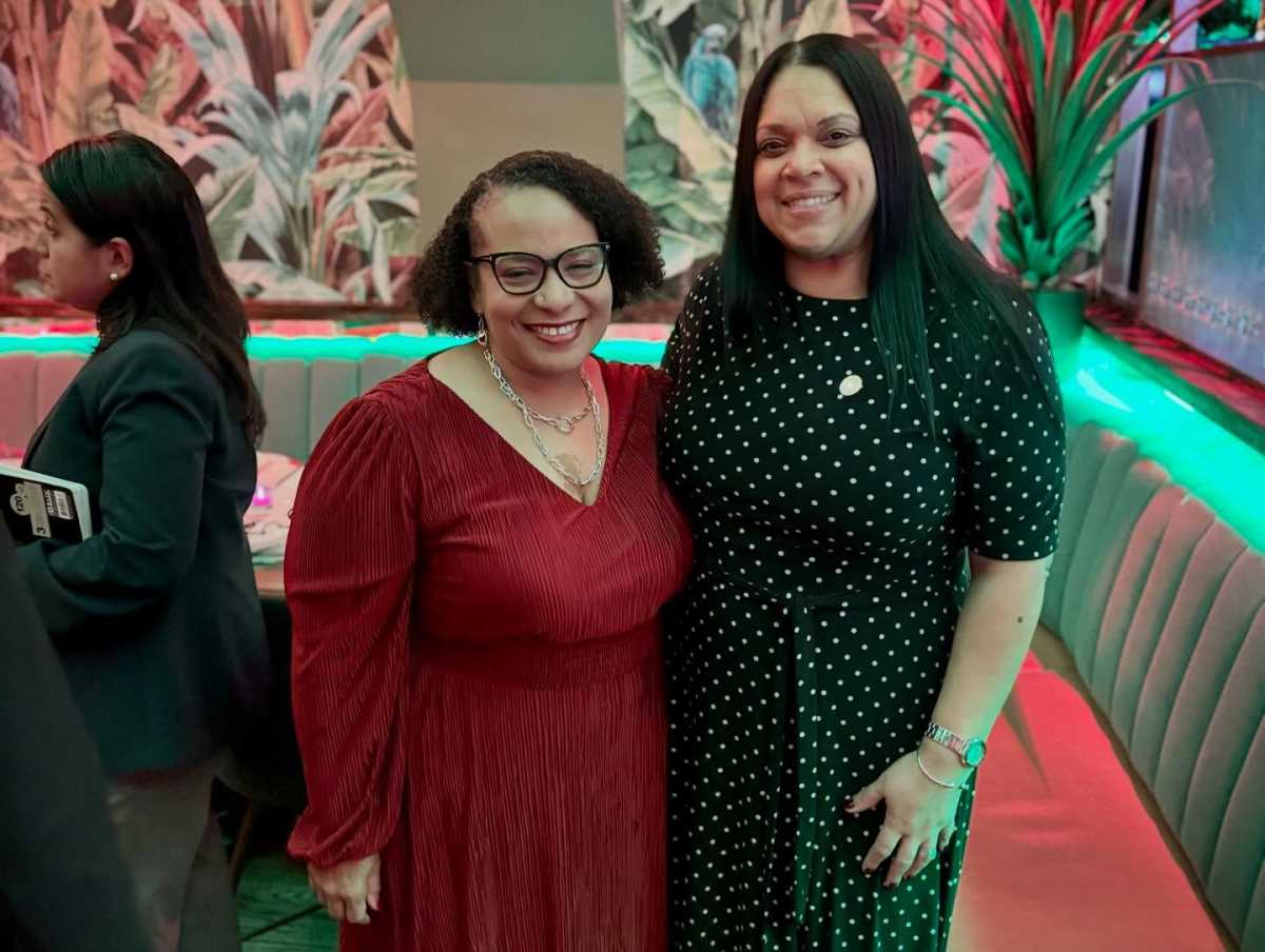 Legisladora electa Cynthia Nuñez celebra las fiestas con 100 Hispanic Women