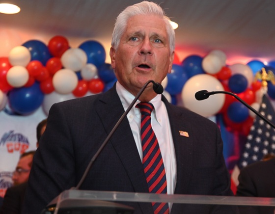 Trump respalda a Blakeman en su candidatura a gobernador, Stefanik se retira