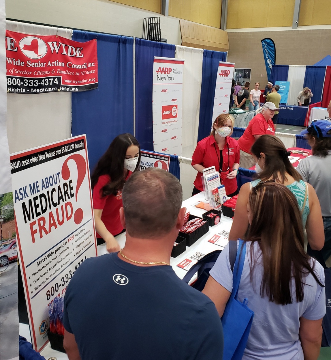 Alertan sobre estafas de tarjetas de Medicare en mes de diciembre