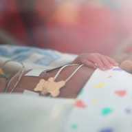 Reportan que EEUU está atrapado en una crisis de salud materna e infantil