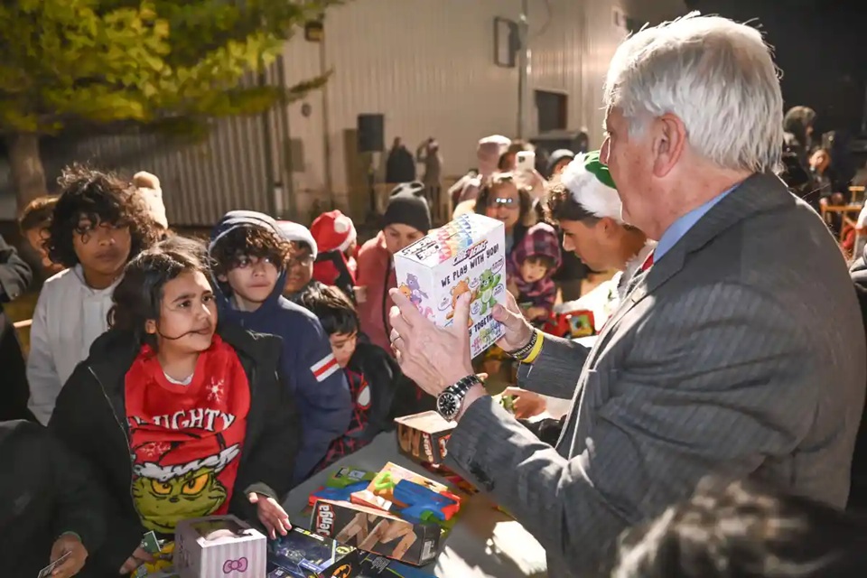 Vívelo LI : Concierto navideño y distribución de juguetes en Uniondale