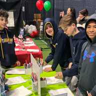 Legislador Koslow apoya campaña de donación de juguetes para niños de Mayhem Baseball