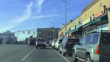 Alientan a comprar en los pequeños negocios locales durante la temporada navideña