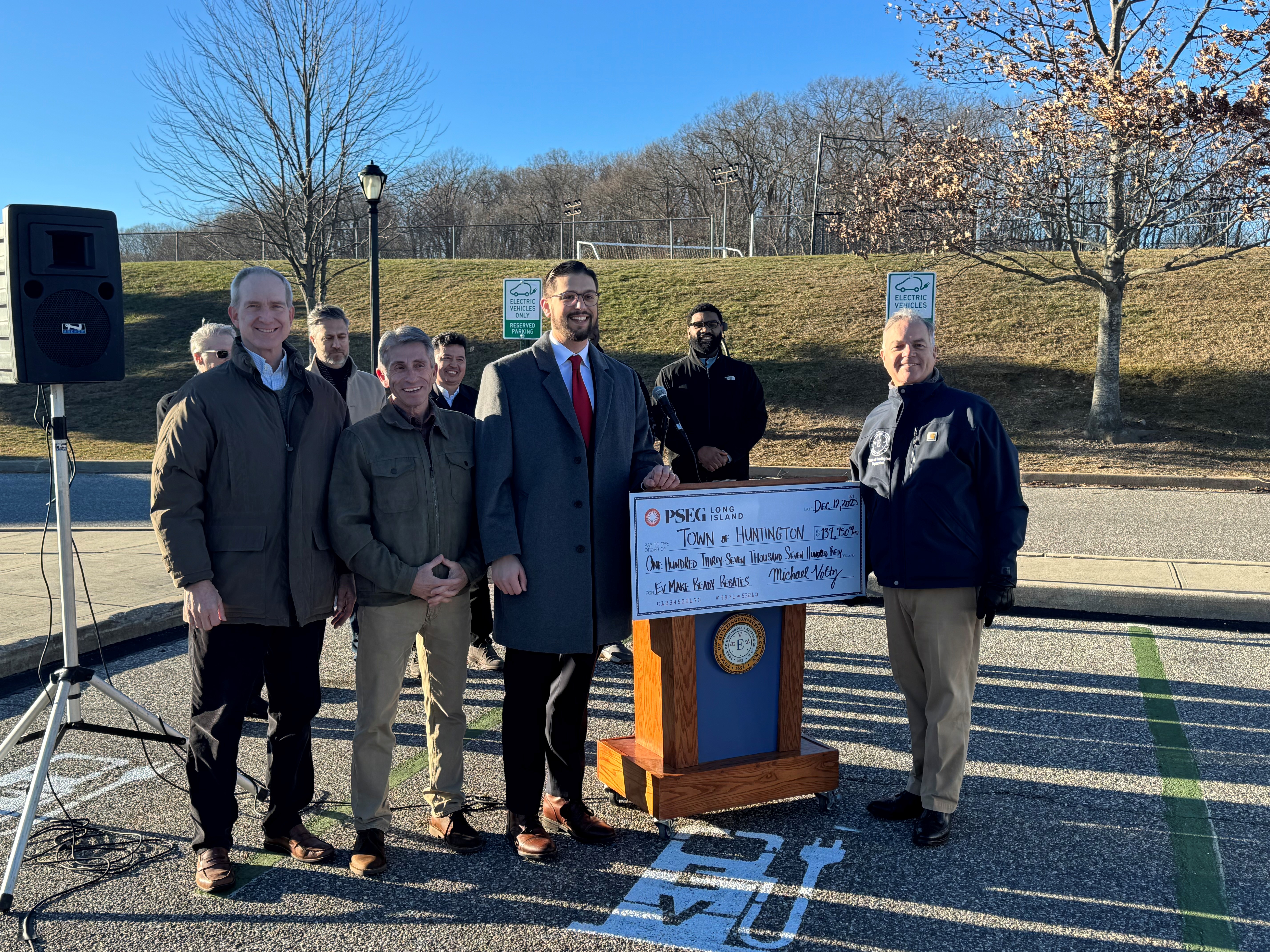 Huntington pone en marcha iniciativa de vehículos eléctricos y múltiples estaciones de carga