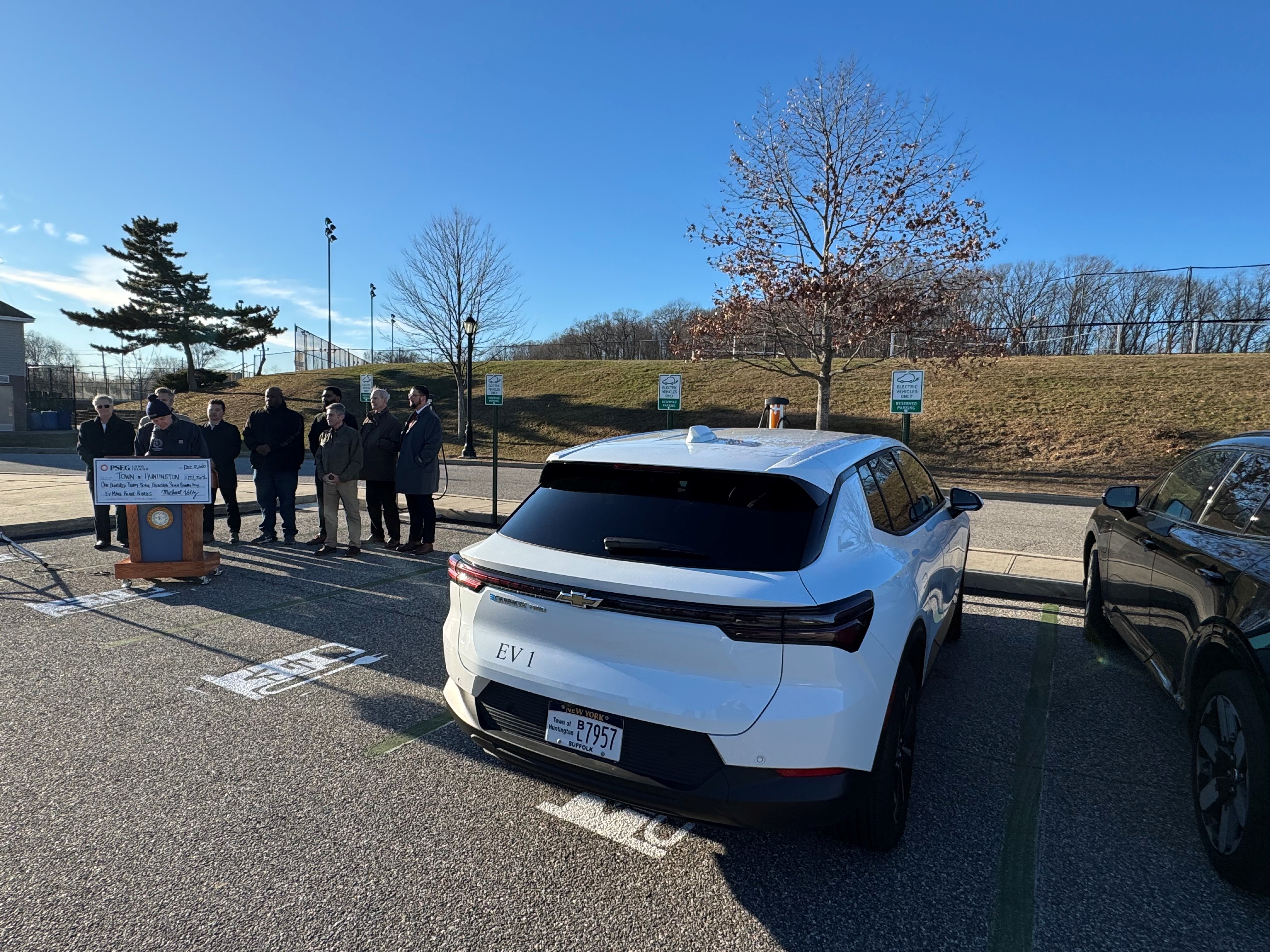 Huntington pone en marcha iniciativa de vehículos eléctricos y múltiples estaciones de carga
