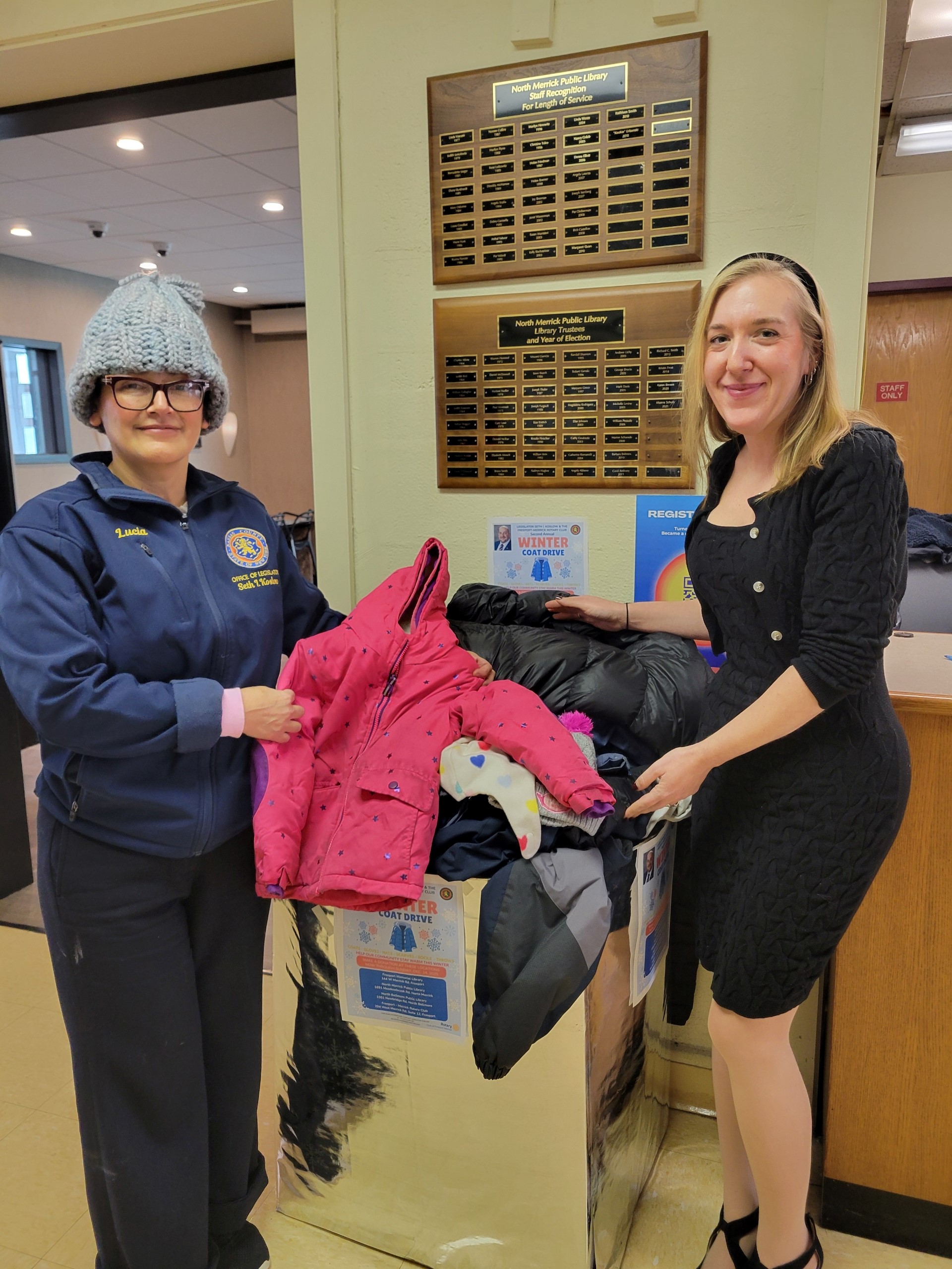 Legislador Koslow y organizaciones comunitarias entregaron abrigos en Freeport