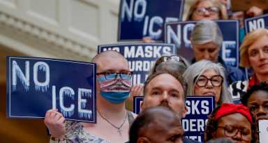 El 46 % de los estadounidenses apoya abolir ICE tras polémica en Minnesota, según encuesta