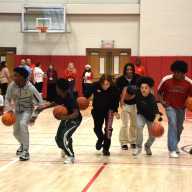 Estudiantes de Amityville Memorial High School activan la ‘Batalla de Clases’