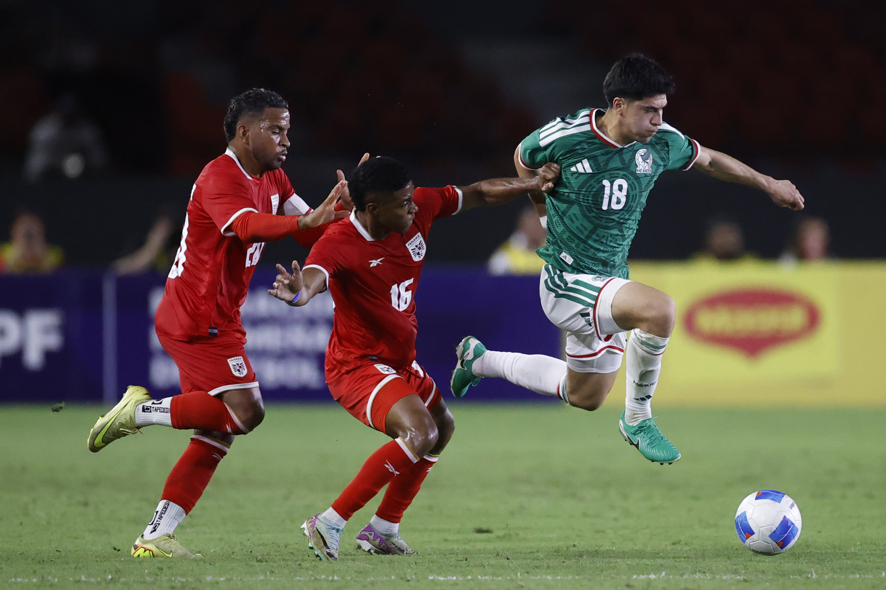 Triunfo insípido ... México vence en Panamá con un autogol agónico