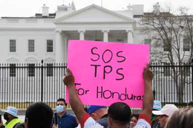 Juez declara ilegal la anulación del TPS a inmigrantes de Nicaragua, Honduras y Nepal