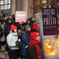 Vigilia en NY en memoria al enfermero Alex Pretti, acribillado por agentes de inmigración