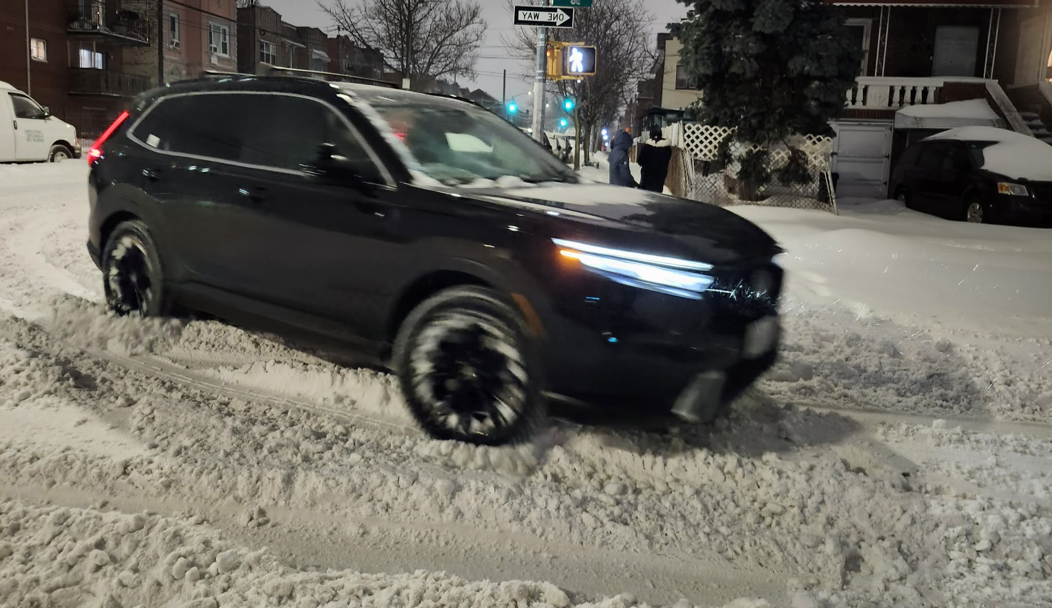 Hombre muere mientras paleaba nieve en Floral Park, Long Island