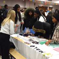 Exitosa feria de empleo en la Escuela Secundaria Amityville Memorial
