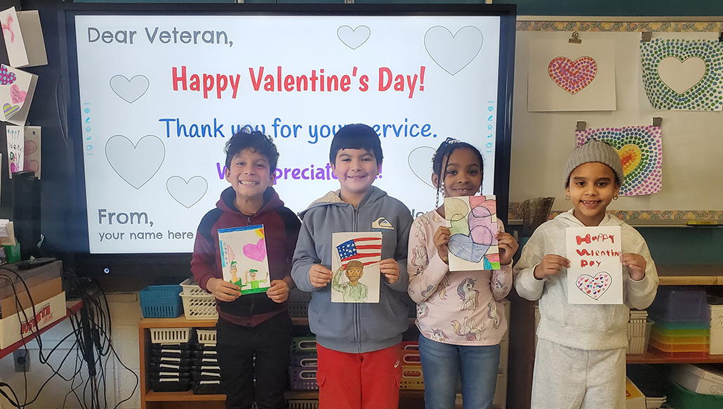 La Escuela Primaria Northwest comparte alegría de San Valentín con los veteranos locales