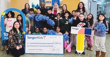 Subvención apoya la Tienda de Segunda Mano de la escuela primaria Laurel Park