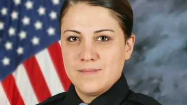 Honran legado de policía ecuatoriana Patricia Espinosa con banderas a media asta en condado de Nassau