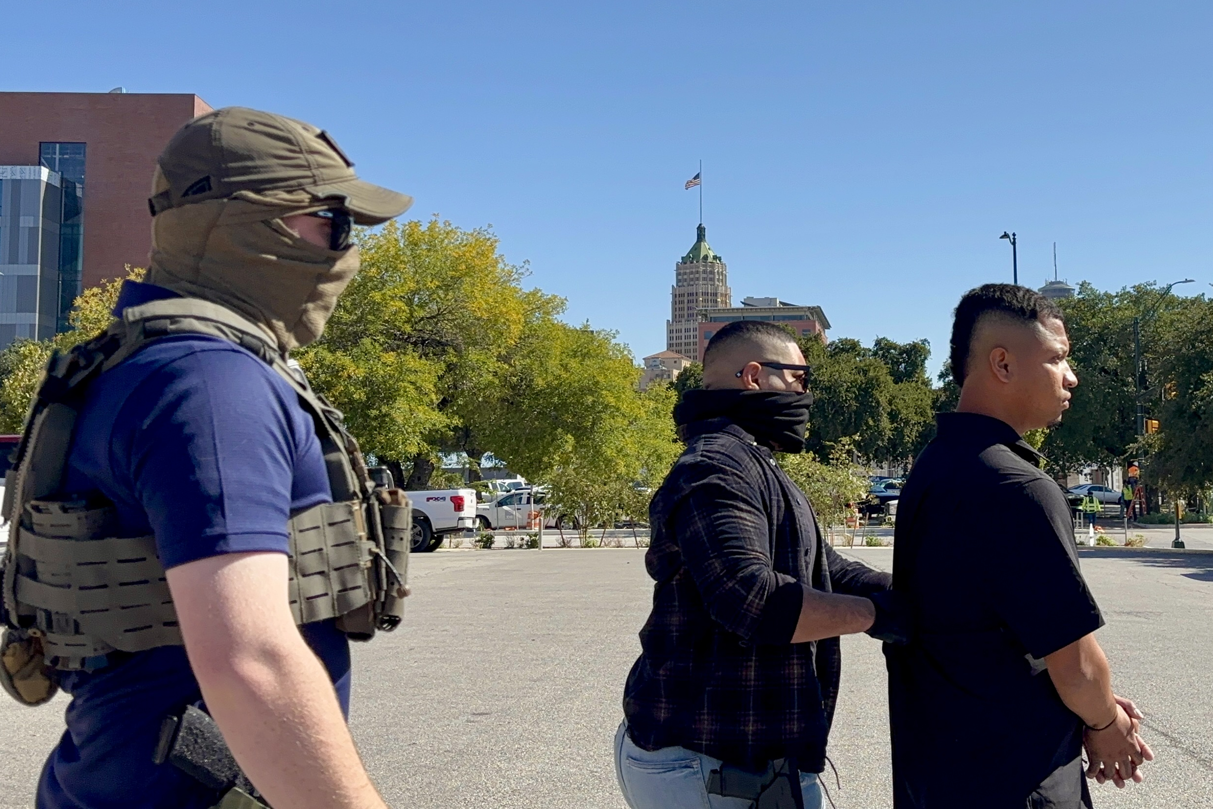 La política antimigratoria de Trump aleja a votantes republicanos, según una encuesta