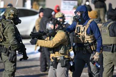 Gobierno de Trump asegura que redadas migratorias continuarán durante el cierre del DHS