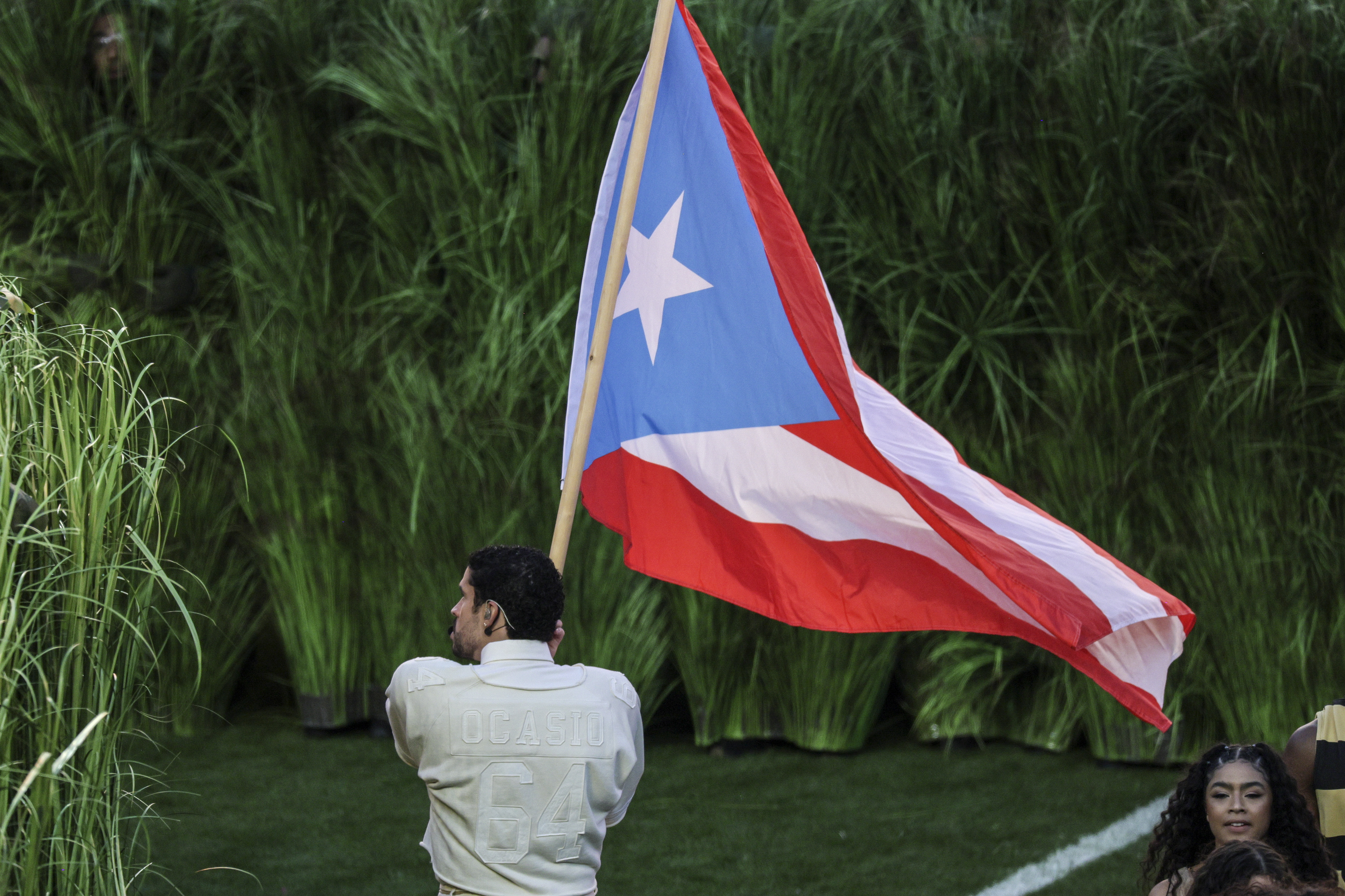 Bad Bunny brilla y eleva el orgullo latino el Super Bowl
