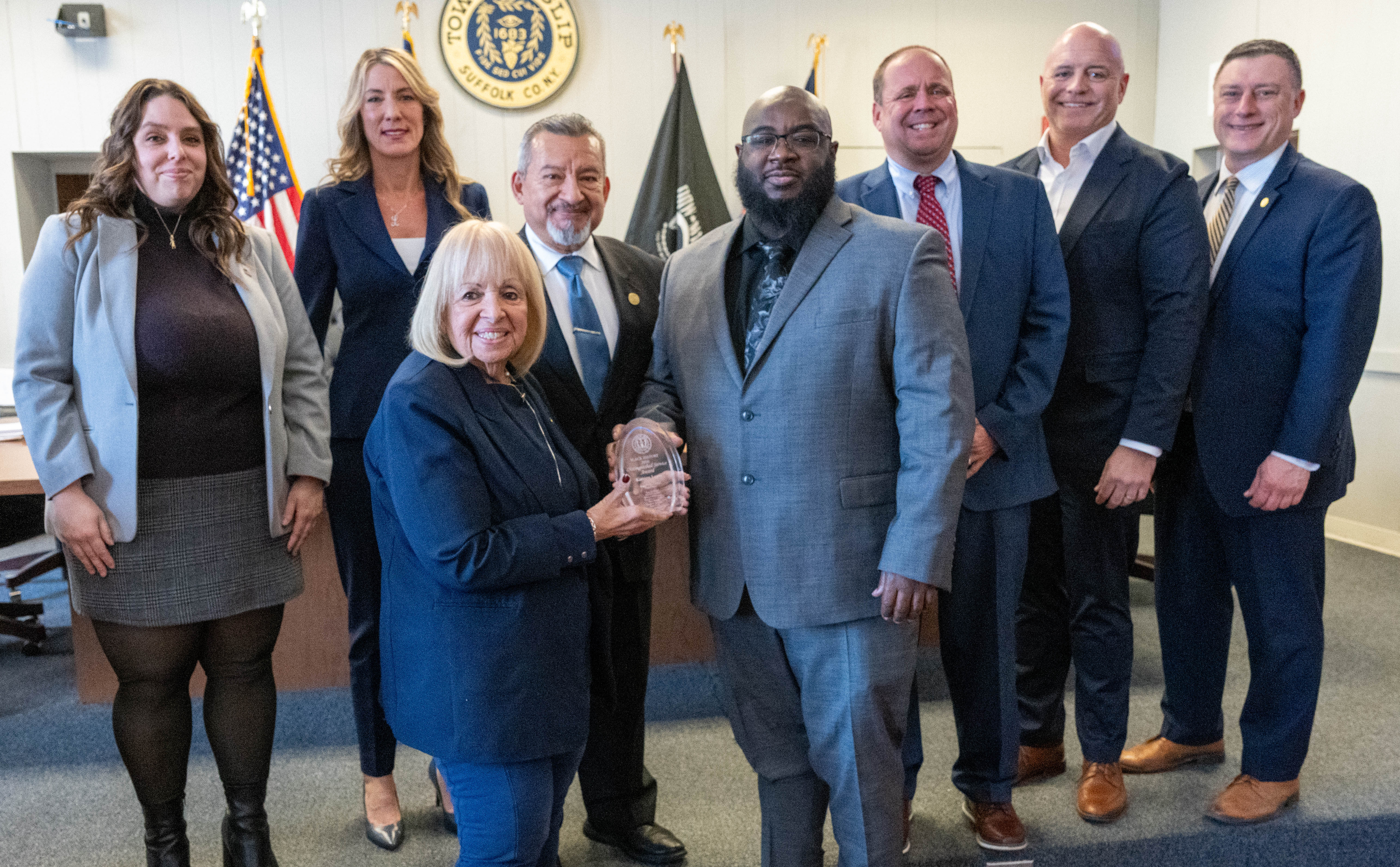 La Junta Municipal de Islip rinde homenaje al Mes de la Historia Afroamericana