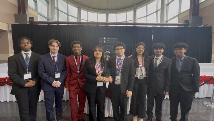 Estudiantes de DECA de Brentwood a competencia internacional