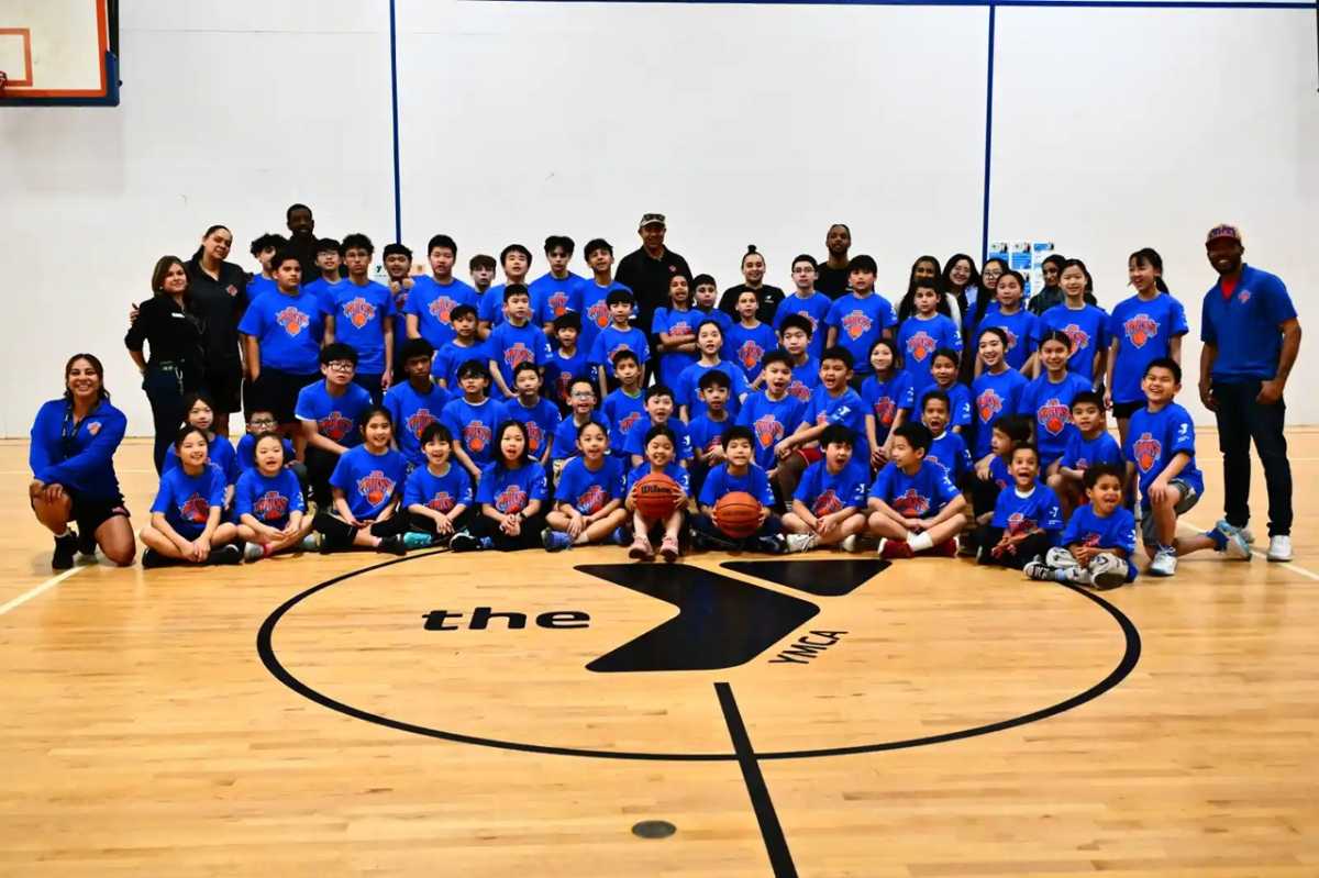 NY Knicks y Flushing YMCA organizan exitosa clínica de baloncesto juvenil en Queens